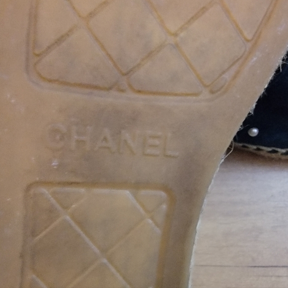 CHANEL Suede Pearl CC Espadrilles - Picture 15 of 16